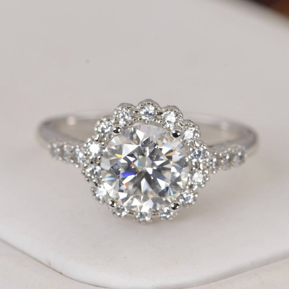 Moissanite 2.0 ct Halo Brilliant Cut Engagement Ring 925